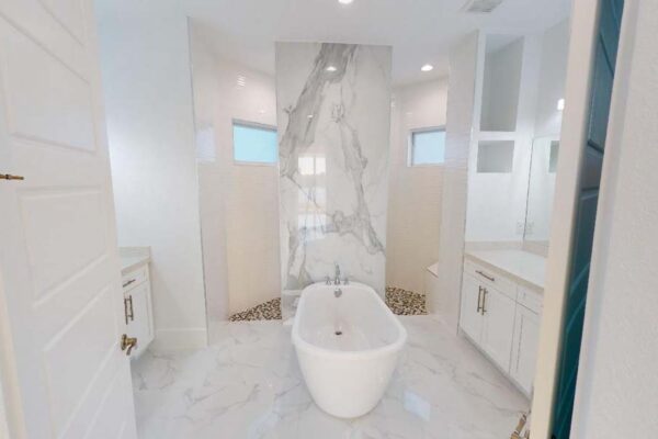Bathtub: Construction Services In Cape Coral, FL | Pascal Construction Inc.