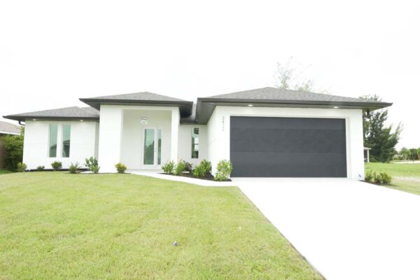 Simple and Classy Home Building Design: Construction Services In Cape Coral, FL | Pascal Construction Inc.